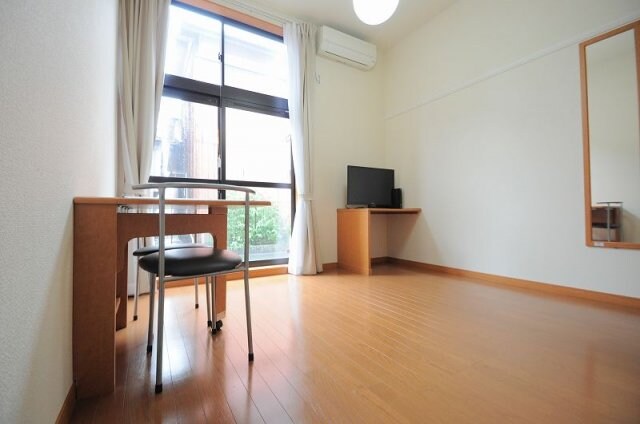 物件内観写真16　(大きな窓で開放感抜群！！)