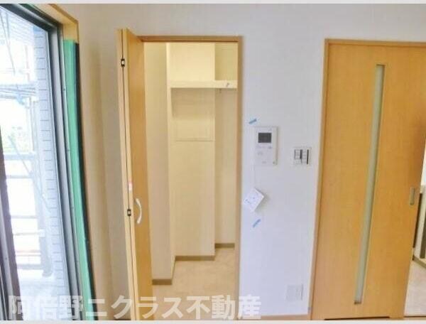 収納(内装は別部屋の参考写真です。)