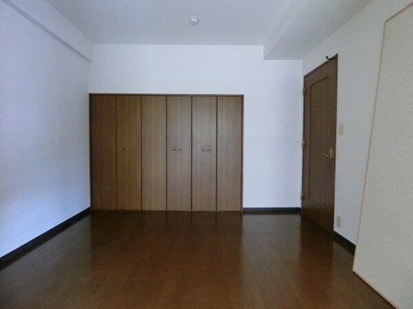 居室(内装は別のお部屋の参考写真。)