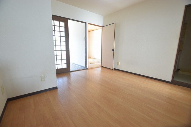 物件内観写真4　(内装は別部屋の参考写真です。)