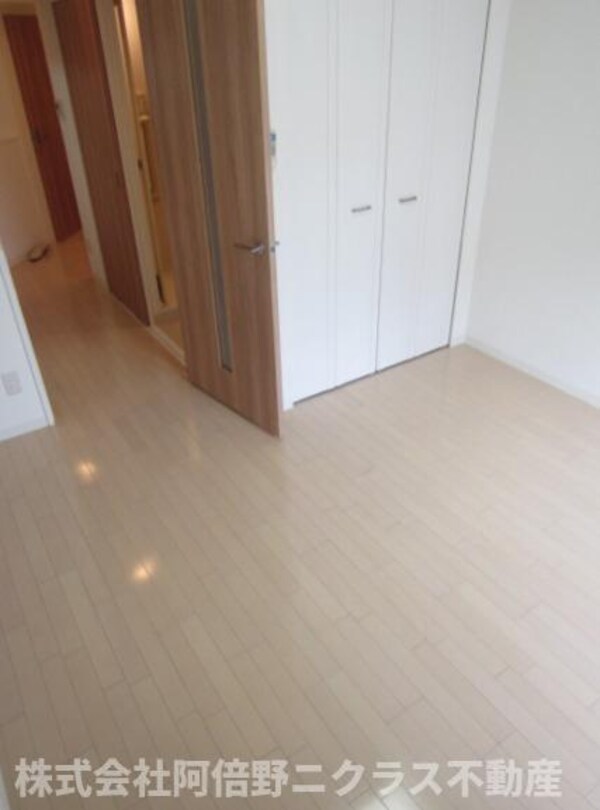 居室(内装は別部屋の参考写真です。)