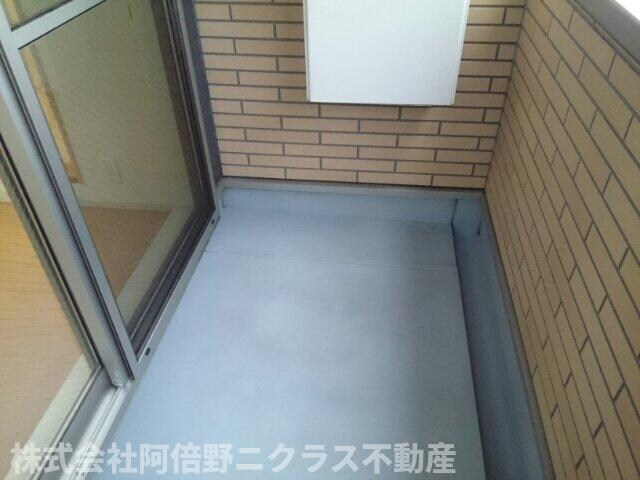 物件内観写真12　(開放的で明るい空間を演出してくれるバルコニーです)