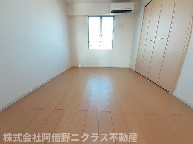 物件内観写真8　(明るい色調の室内です)