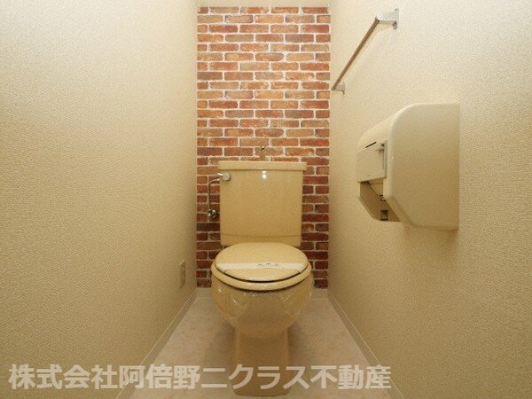 トイレ(内装は別部屋の参考写真です。)