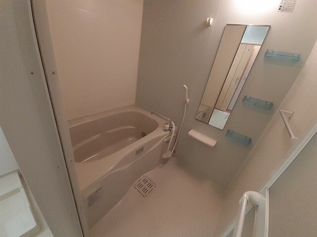 物件内観写真12　(落ち着いた空間のお風呂です)