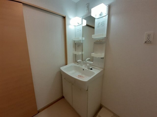 物件内観写真16　(使いやすい洗面所です)