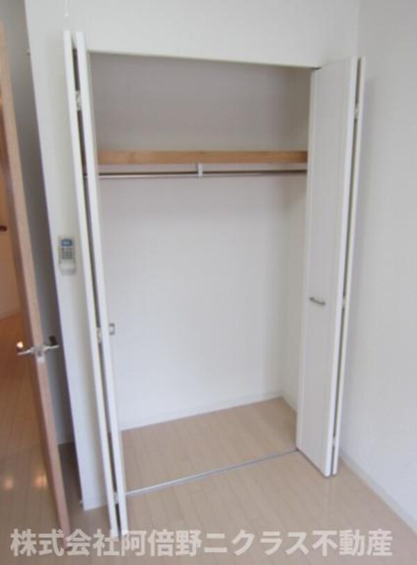収納(内装は別部屋の参考写真です。)