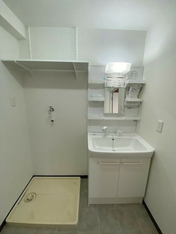 洗面・脱衣所(内装は別部屋の参考写真です。)