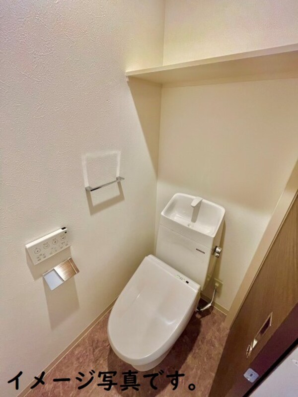 トイレ(内装は同シリーズの参考写真です。)