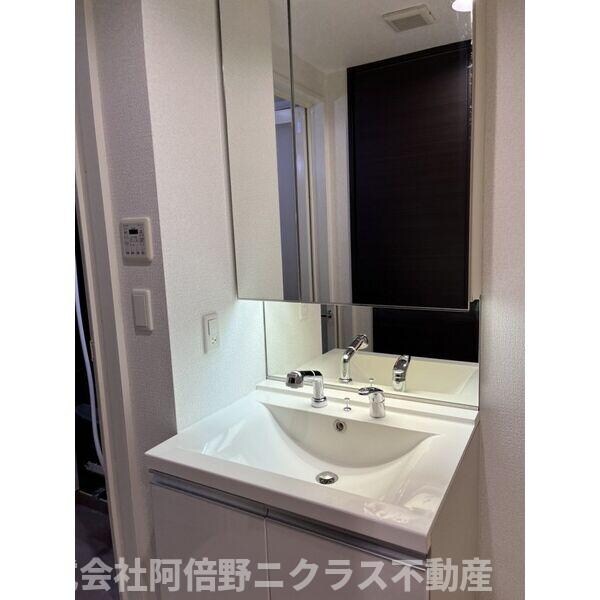 洗面・脱衣所(内装は別部屋の参考写真です。)