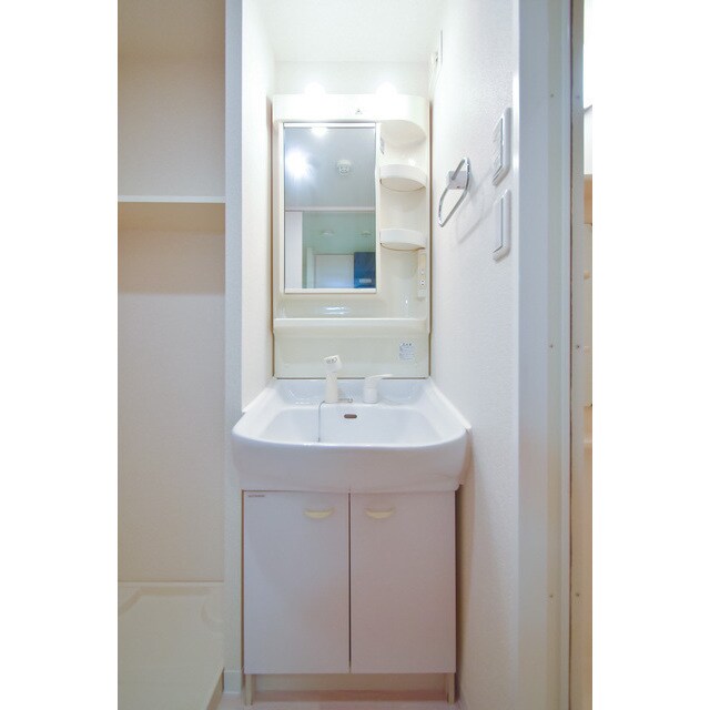 物件内観写真7　(忙しい朝には欠かせない洗面所です)