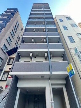 物件外観写真1　(外観は落ち着いています)