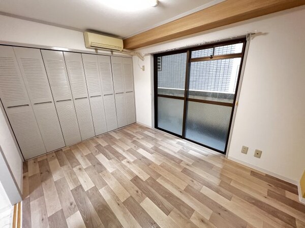 居室(内装は別部屋の参考写真です。)