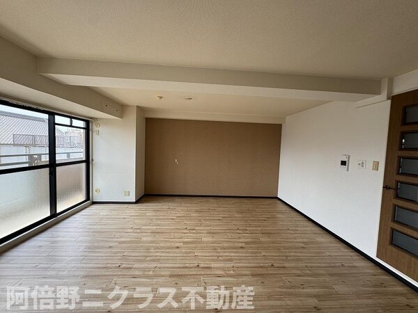 その他(内装は別部屋の参考写真です。)