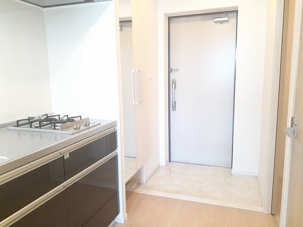 玄関(毎日通る玄関はこちらです)