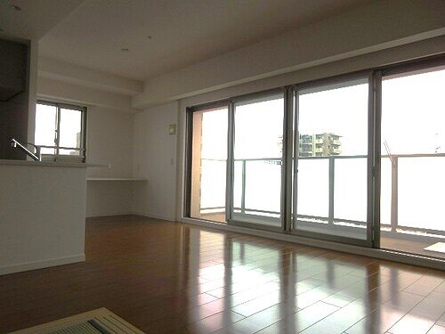 物件内観写真3　(ＬＤＫ約１６．０畳　※前回募集時／２０２２年６月の写真)