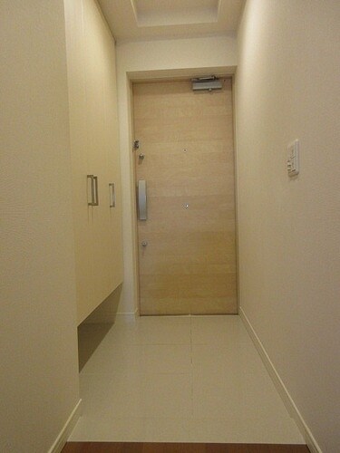 物件内観写真8　(玄関　※前回募集時／２０２２年６月の写真)