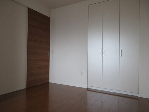 物件内観写真20　(洋室約５．５畳　※前回募集時／２０２２年６月の写真)