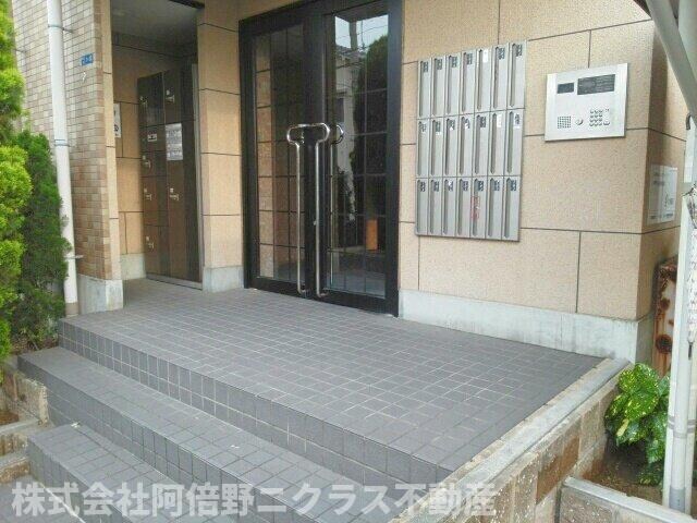 物件外観写真2　(建物の内部です)