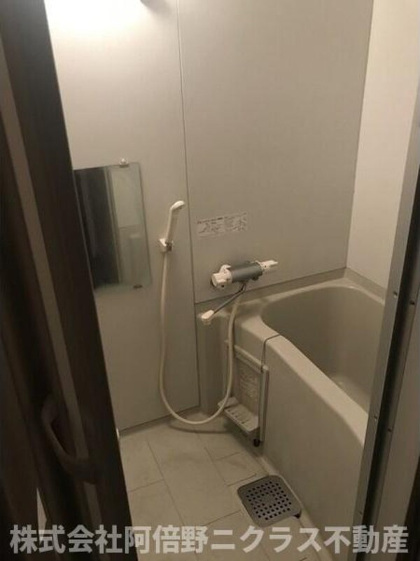 浴室(内装は別部屋の参考写真です。)