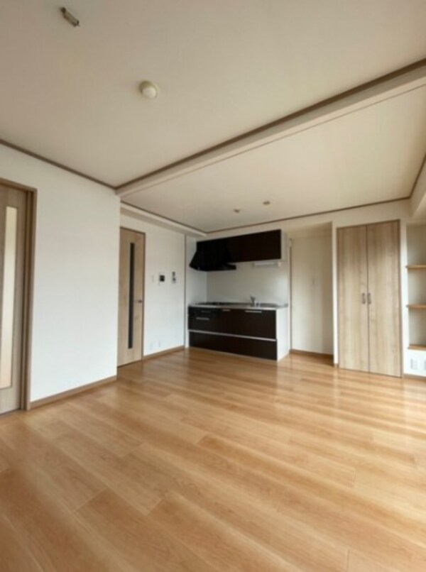 居室(内装は別部屋の参考写真です。)