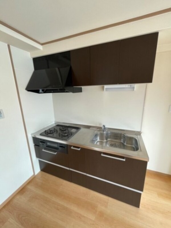 キッチン(内装は別部屋の参考写真です。)