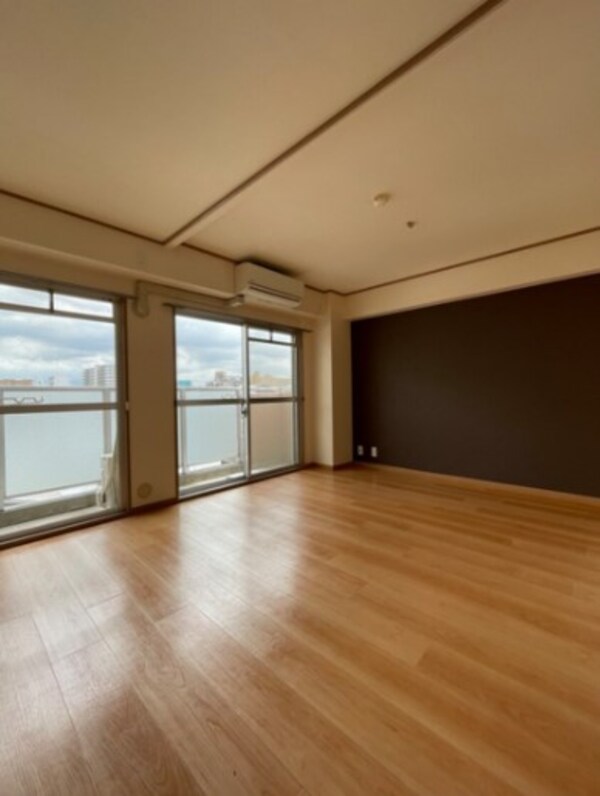 居室(内装は別部屋の参考写真です。)