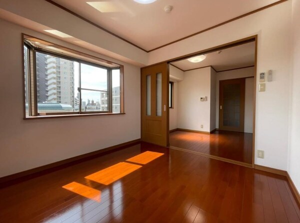居室(内装は同建物・別部屋の参考写真です。)