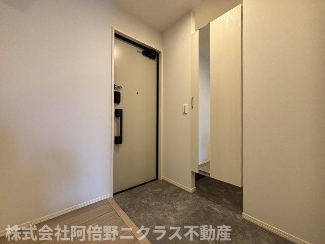 物件内観写真9　(ゆったりとした玄関です)
