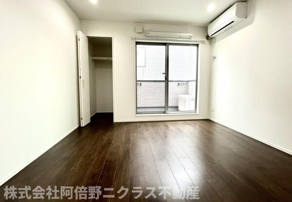 居室(内装は別のお部屋の参考写真です。)