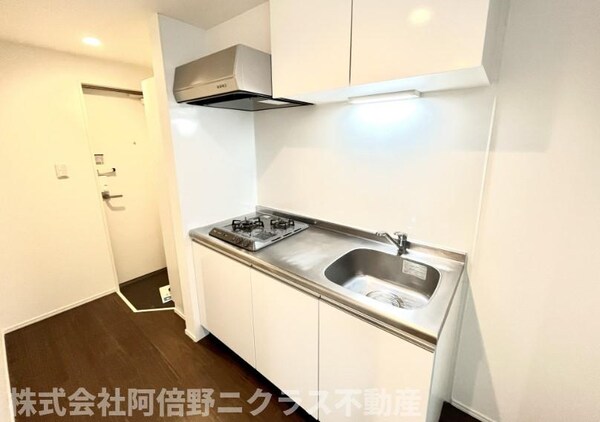 キッチン(内装は別のお部屋の参考写真です。)