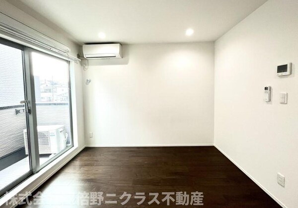 居室(内装は別のお部屋の参考写真です。)