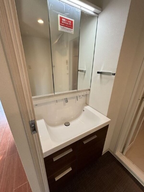 洗面・脱衣所(内装は同建物別部屋の参考写真です。)