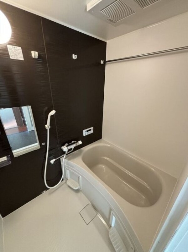 浴室(内装は同建物別部屋の参考写真です。)