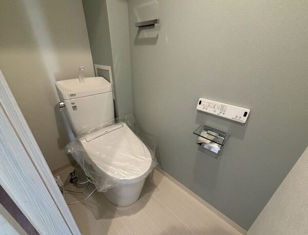 トイレ(内装は同建物別部屋の参考写真です。)