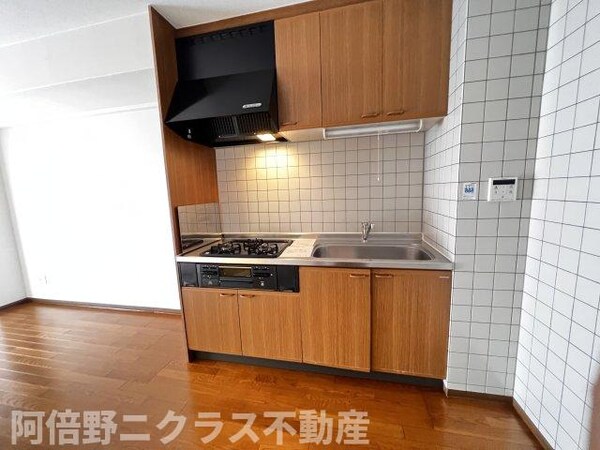 キッチン(内装は別部屋の参考写真です。)