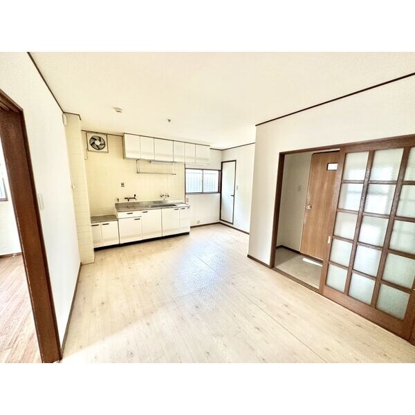 物件内観写真2　(内装は別部屋の参考写真です。)