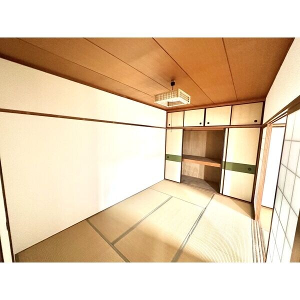 収納(内装は別部屋の参考写真です。)