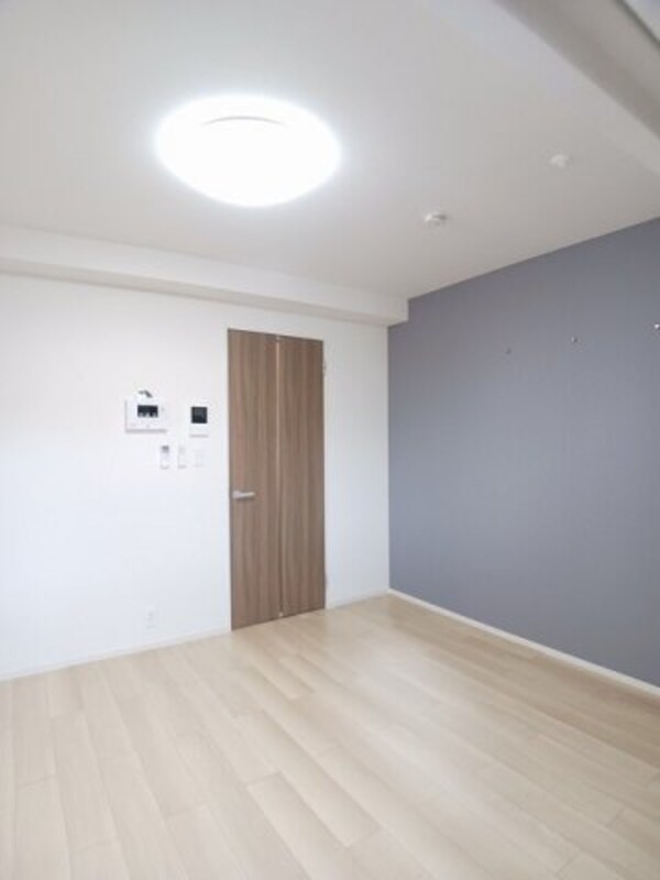 内装他(明るい色調の室内です)