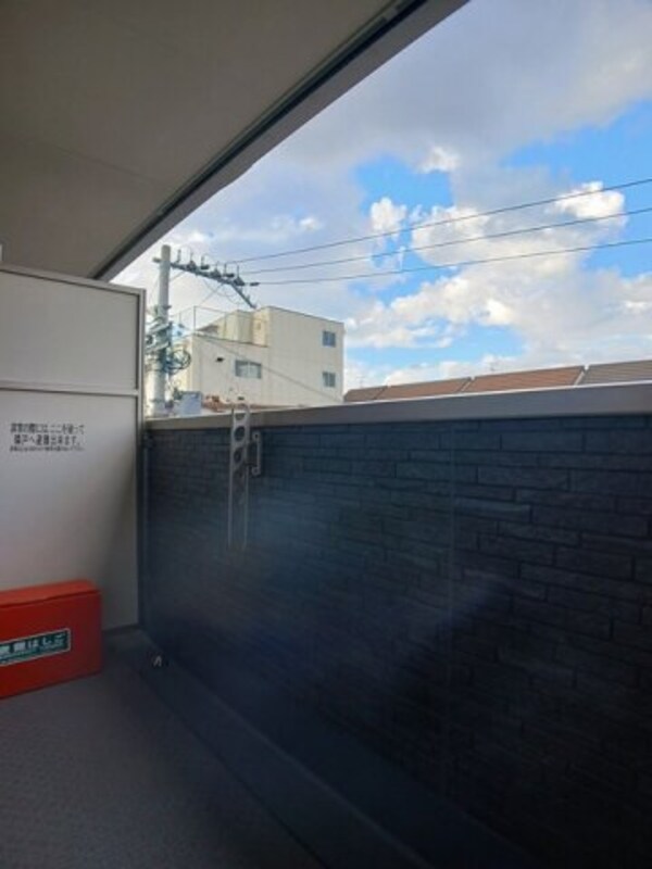 バルコニー(暖かな日差しのふりそそぐバルコニー)