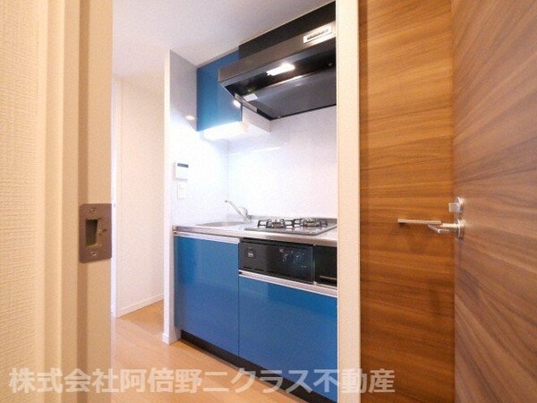 キッチン(内装は別部屋の参考写真です。)