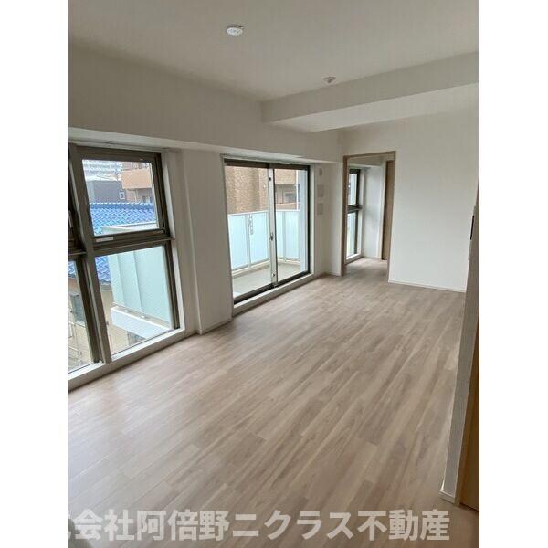 居室(内装は別部屋の参考写真です。)
