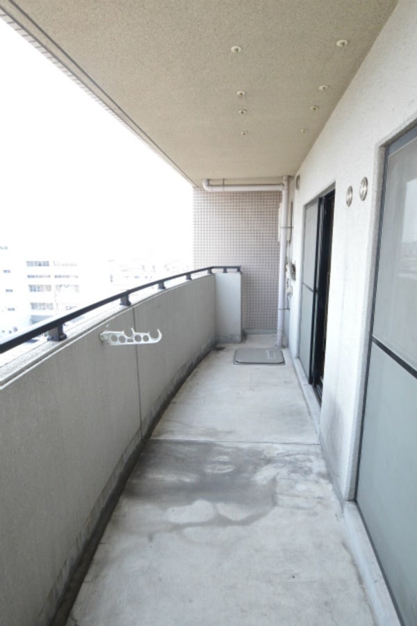 バルコニー(内装は別部屋の参考写真です。)