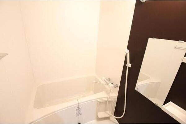 浴室(内装は別部屋の参考写真です。)