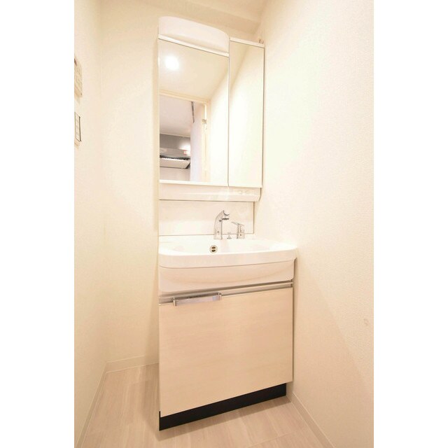 物件内観写真11　(忙しい朝には欠かせない洗面所です)