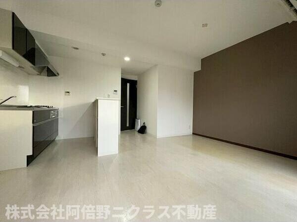 居室(内装は別部屋の参考写真です。)