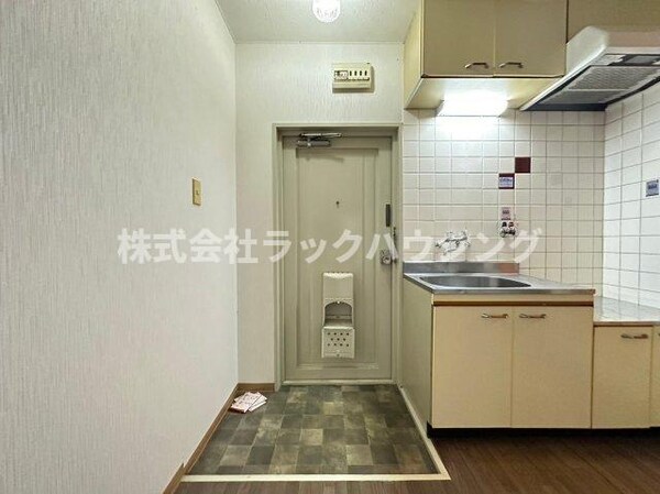 玄関(【お部屋探しはラックハウジングにお問合せ下さいませ】)