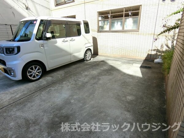 駐車場(【お部屋さがしはラックハウジングにお問合せ下さいませ♪】)