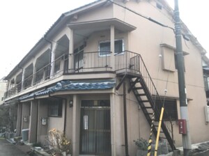 足立文化外観写真