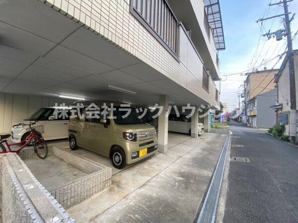 駐車場(【お部屋さがしはラックハウジングにお問合せ下さいませ♪】)